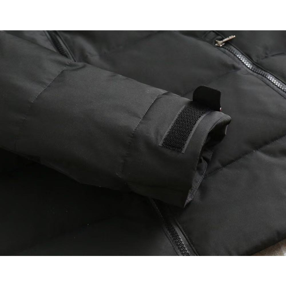 <p>MONCLER 羽绒服(黑)</p>