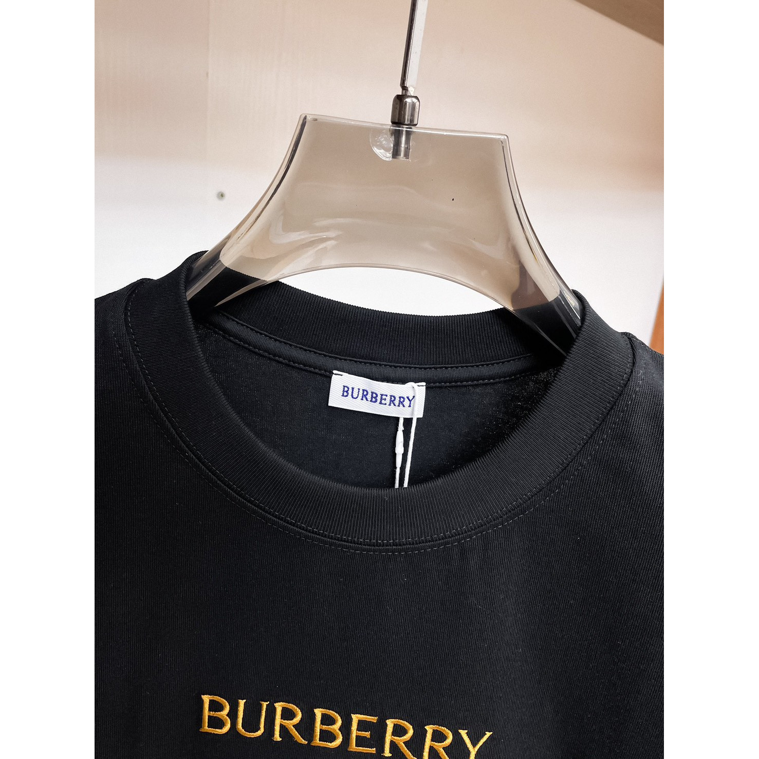 <p>BURBERRY&nbsp;圆领短袖T恤(黑)</p>