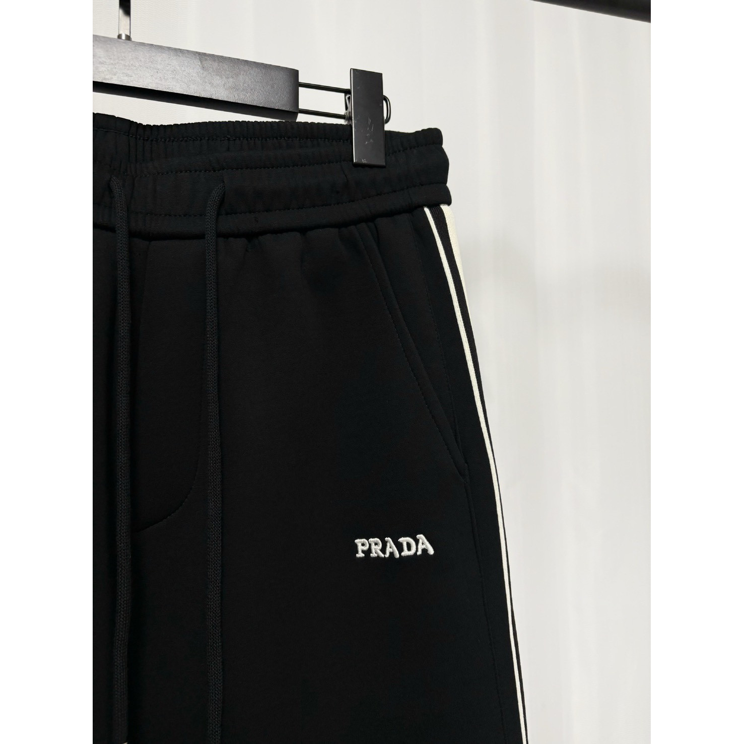 <p>Prada 休闲长裤(黑)</p>
