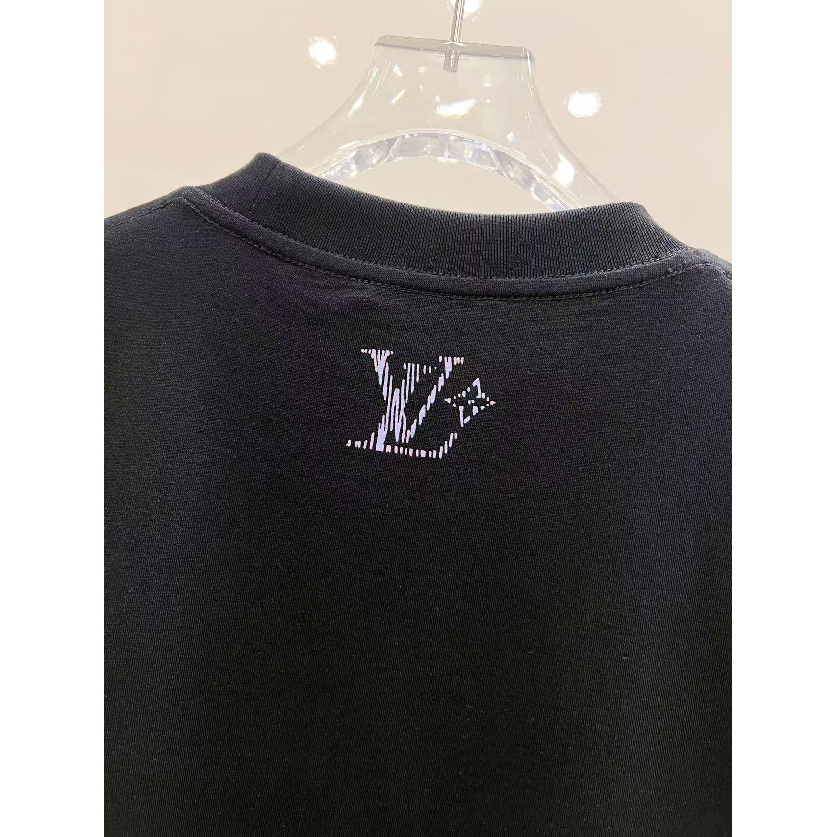 <p>LV&nbsp;夏季短袖(黑)</p>