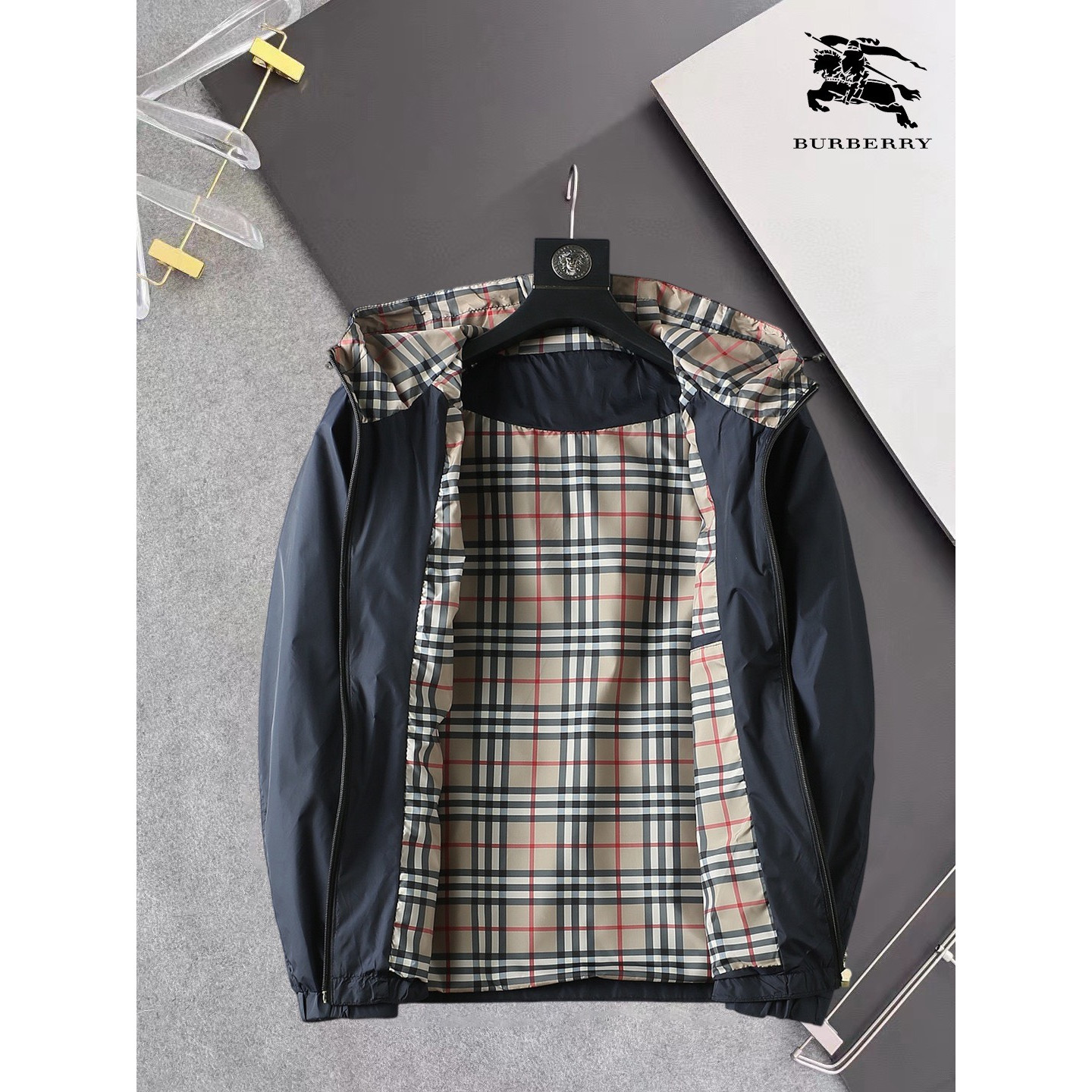 <p>BURBERRY 夹克外套(时尚设计师款)(藏青)</p>