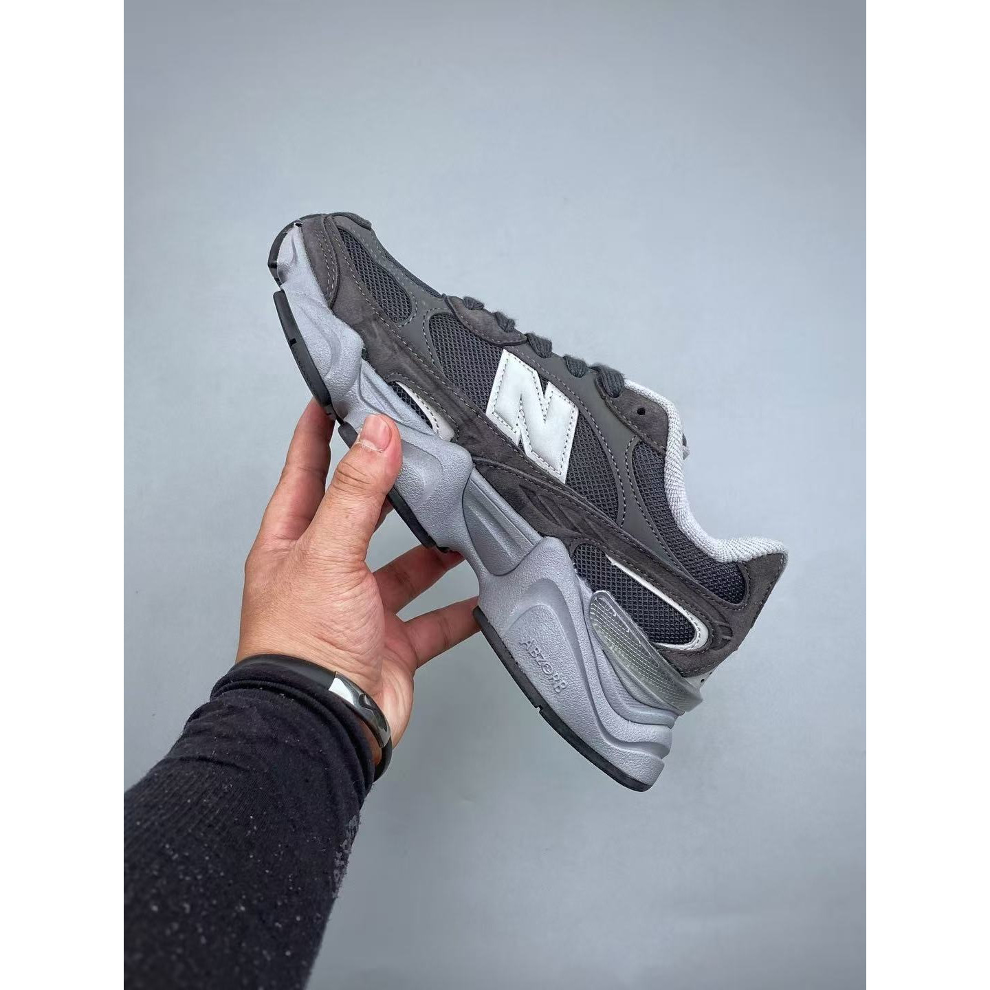 <p>New Balance NB9060 休闲鞋 (黑)&nbsp;</p>