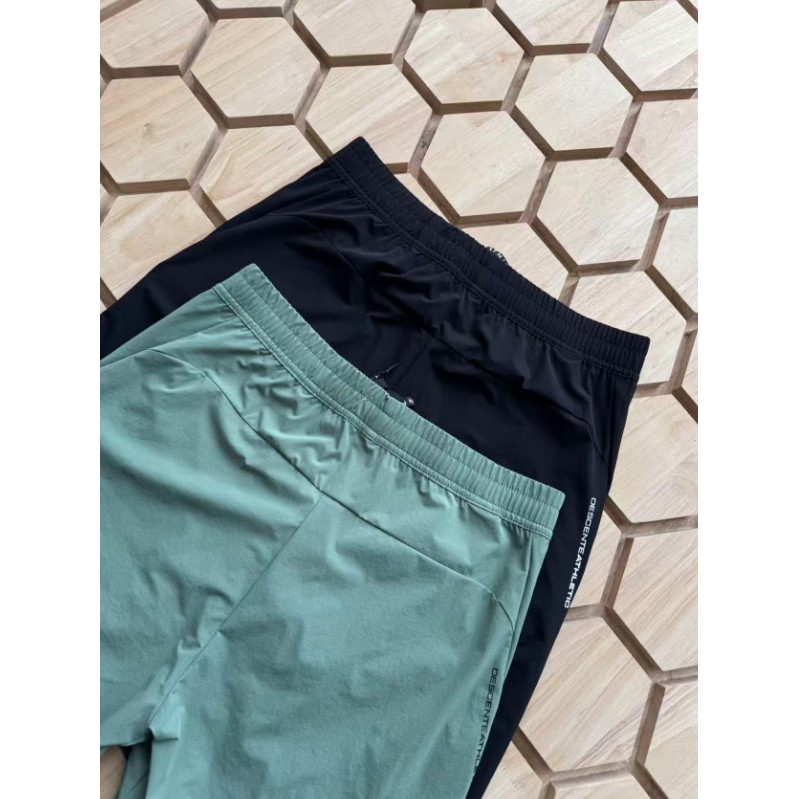<p>DESCENTE 鬆緊帶休閒長褲</p>