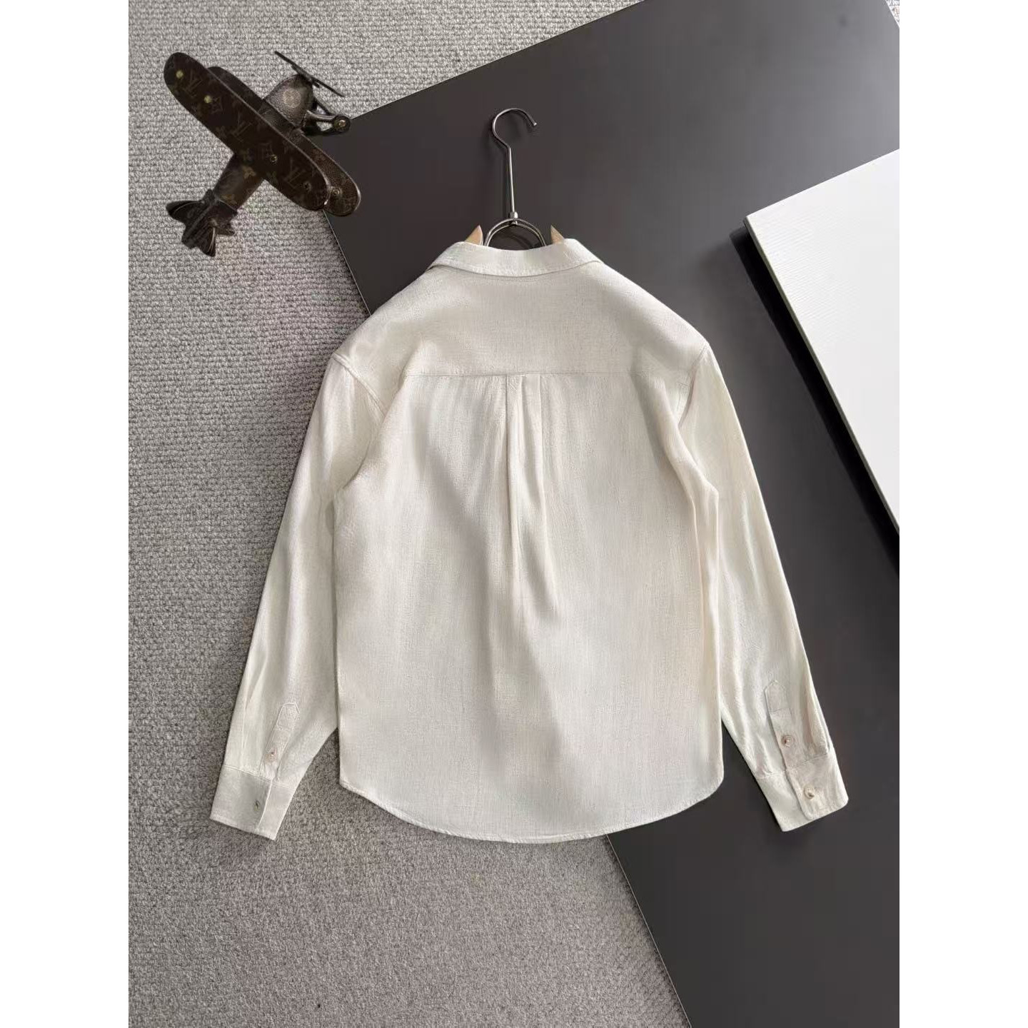 <p>Gucci 亚麻衬衫套装(米白)</p>