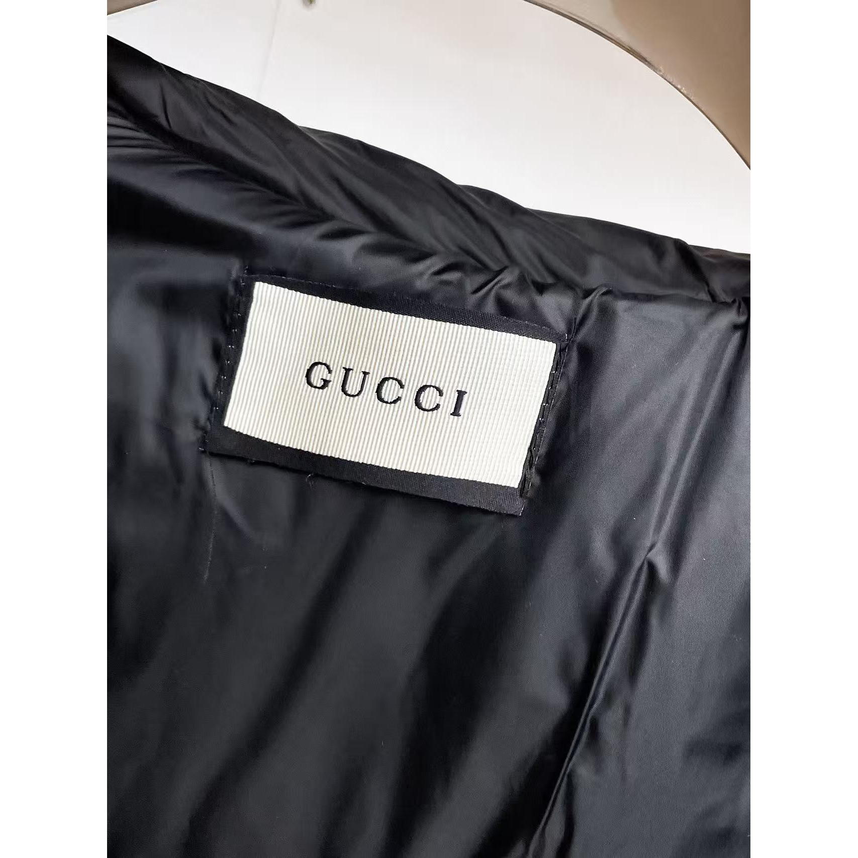 <p>GUCCI 秋冬新款羽绒服(黑)</p>