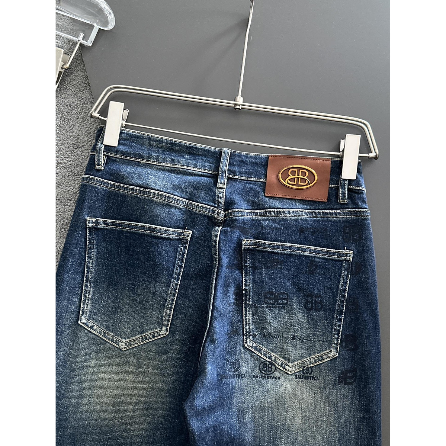 <p>Balenciaga 高品质牛仔裤</p>