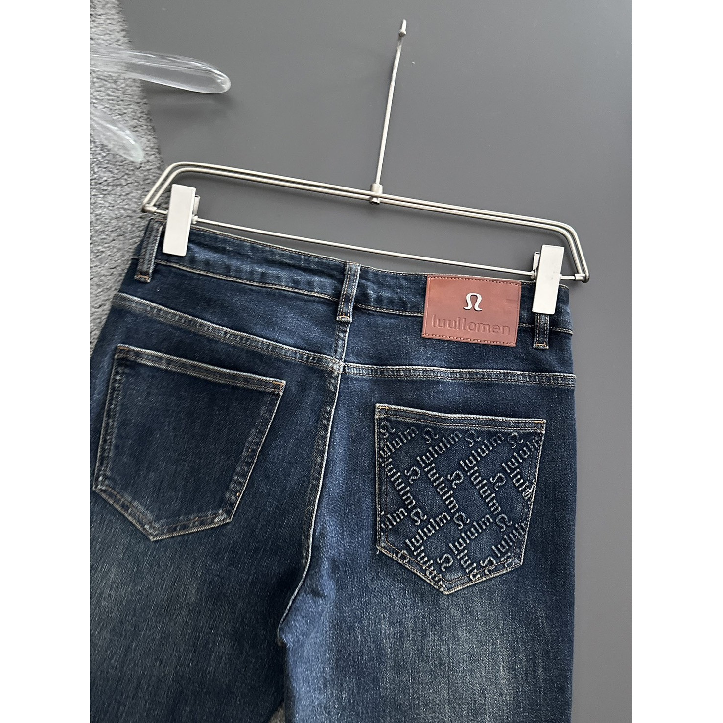 <p>lululemon 高品质牛仔裤</p>