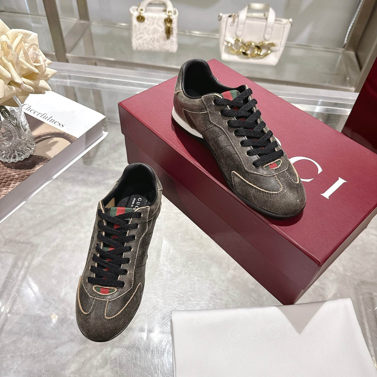 <p>GUCCI 德训鞋(女款-灰)</p>