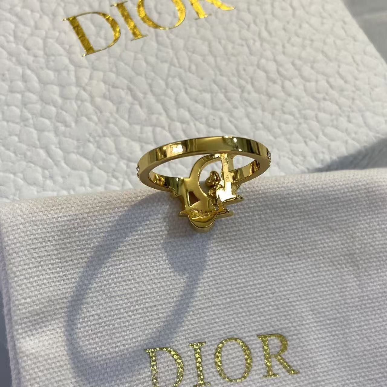 <p>DIOR 花卉字母大小珍珠戒指 6/7/8</p>