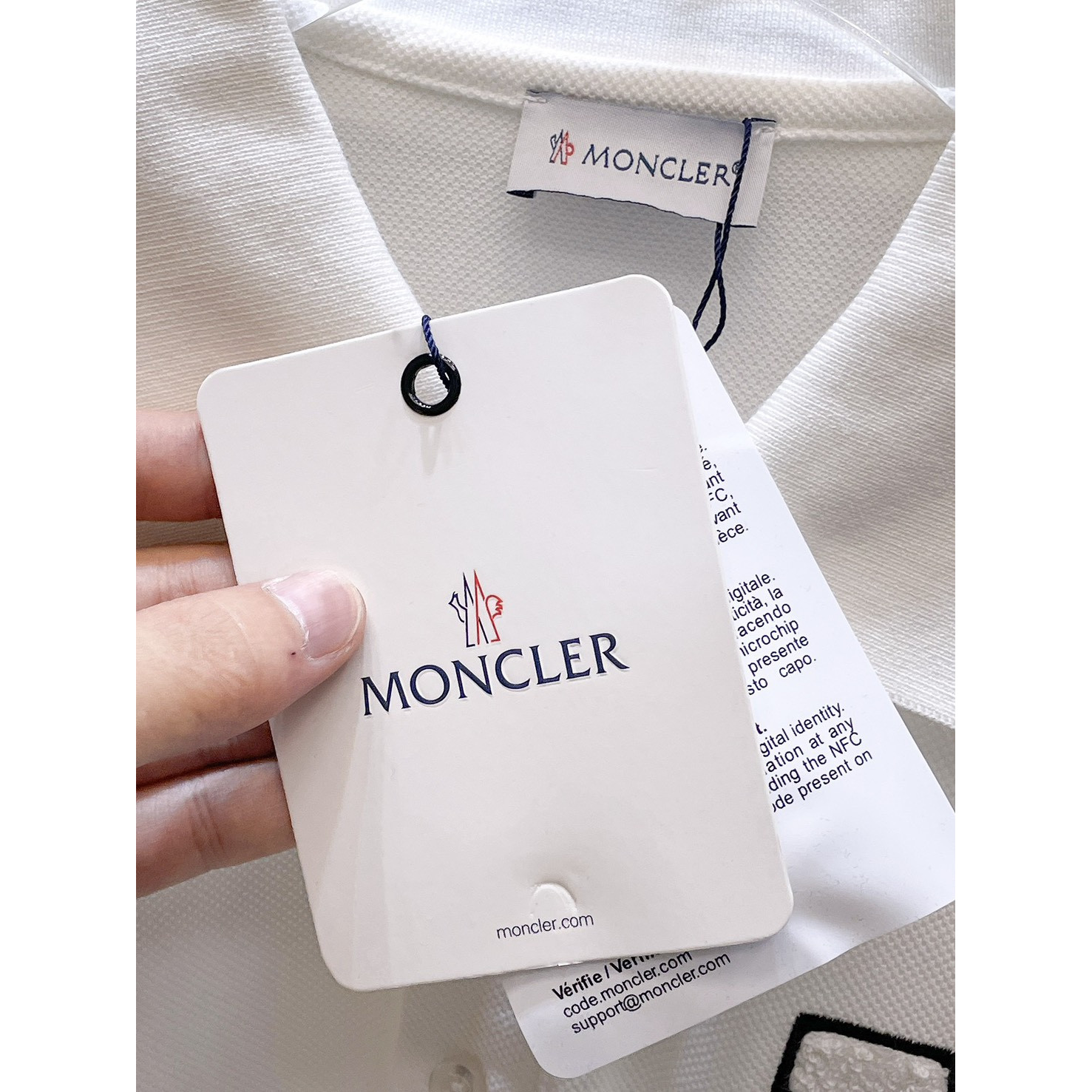 <p>MONCLER&nbsp;短袖翻领polo衫(白)</p>