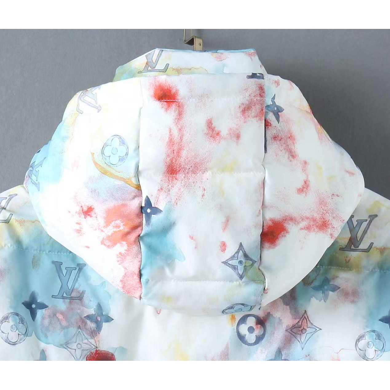 <p>LV 新款羽绒服(白)</p>