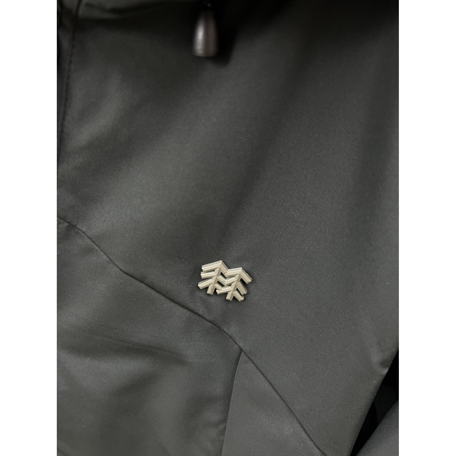 <p>KOLON SPORT KR系列冲锋衣外套(黑)</p>