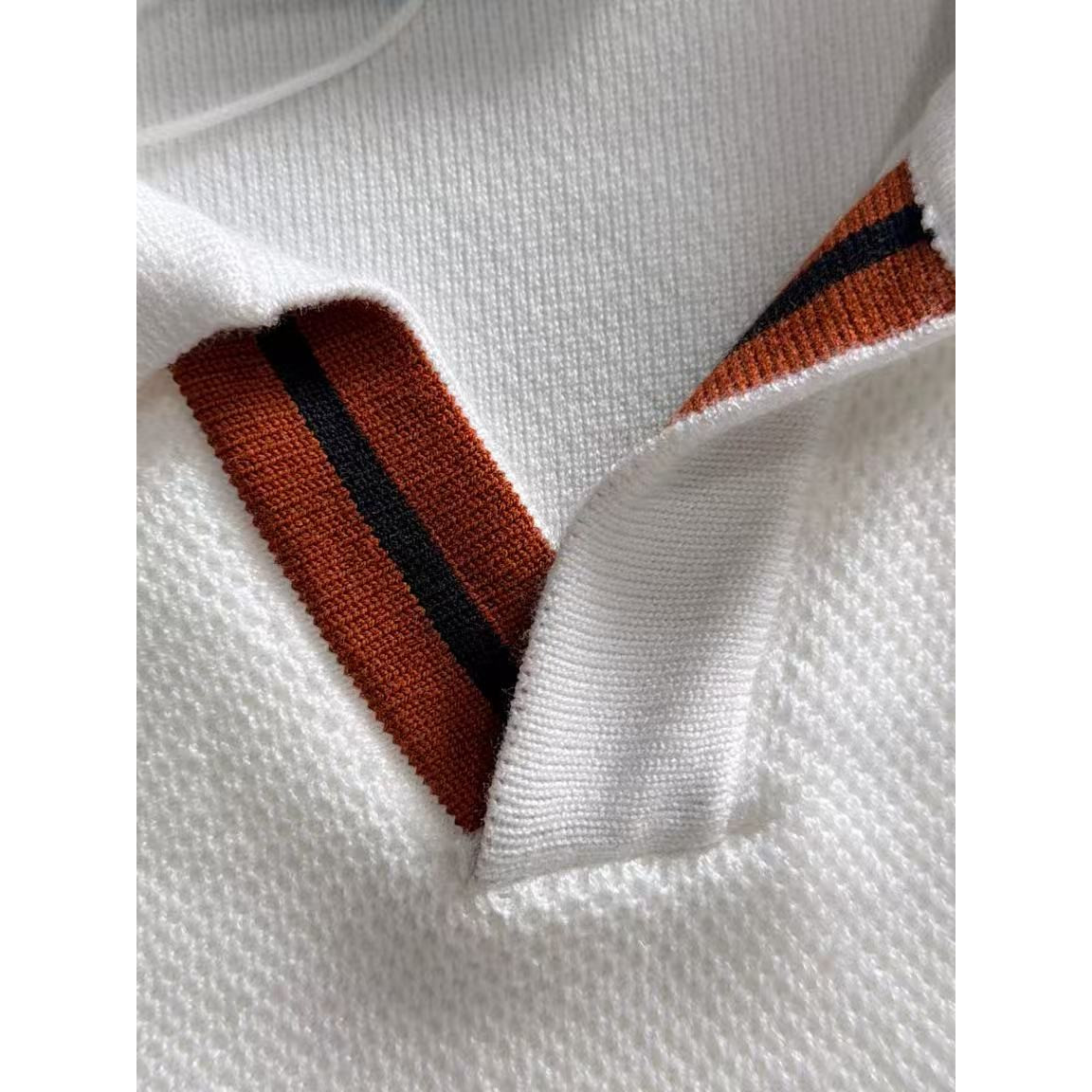 <p>HERMES 秋冬官网最新毛衣(白)</p>
