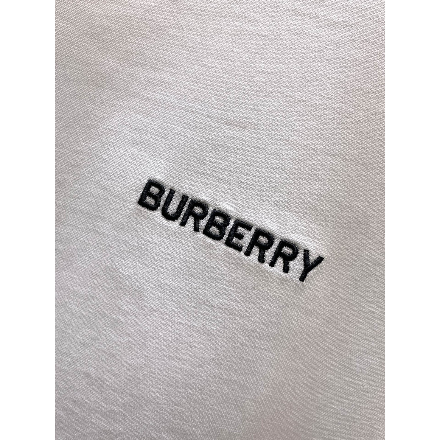 <p>BURBERRY 长袖T恤(白)</p>