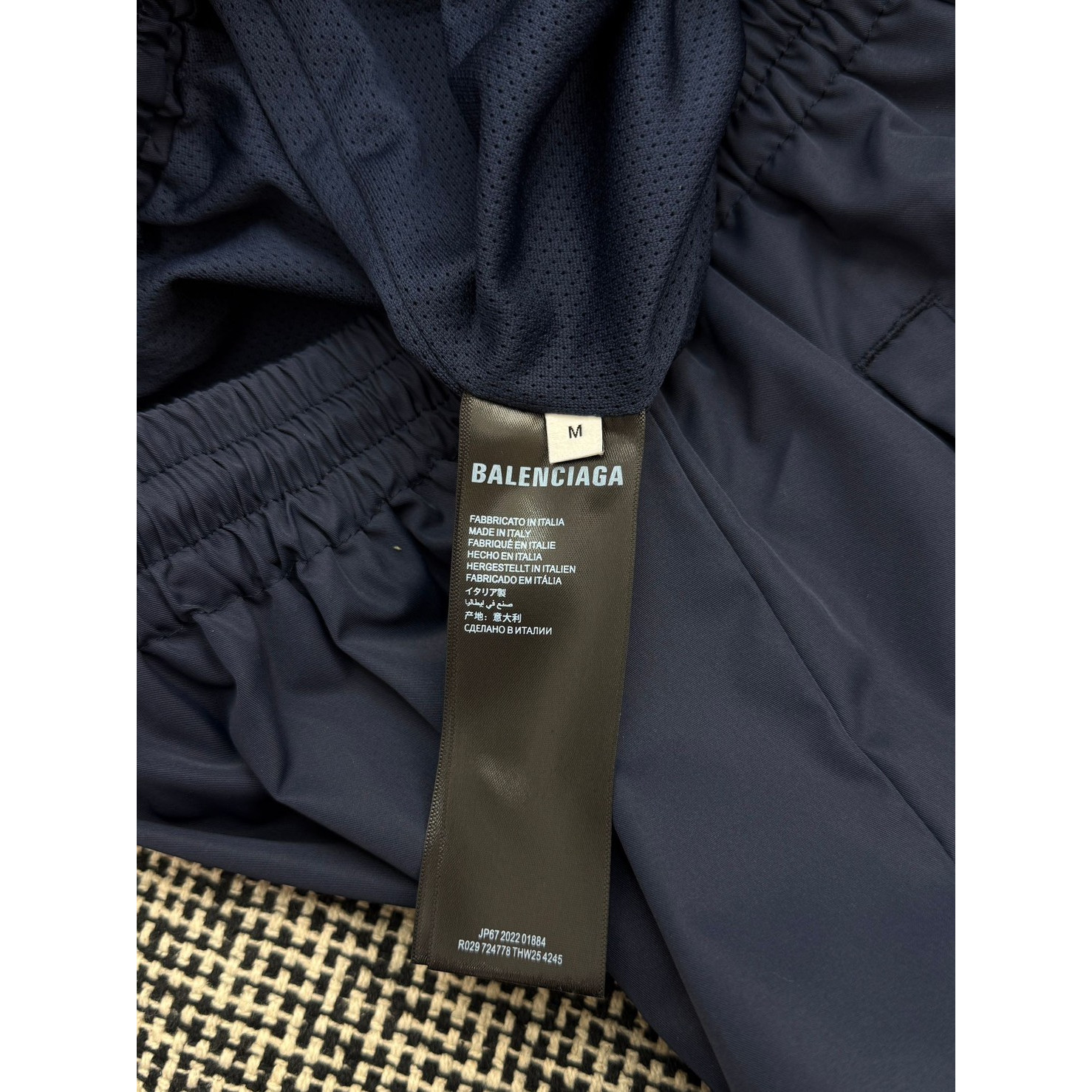 <p>Balenciaga FOOTBALL系列3B徽标刺绣运动长裤(藏藍)</p>