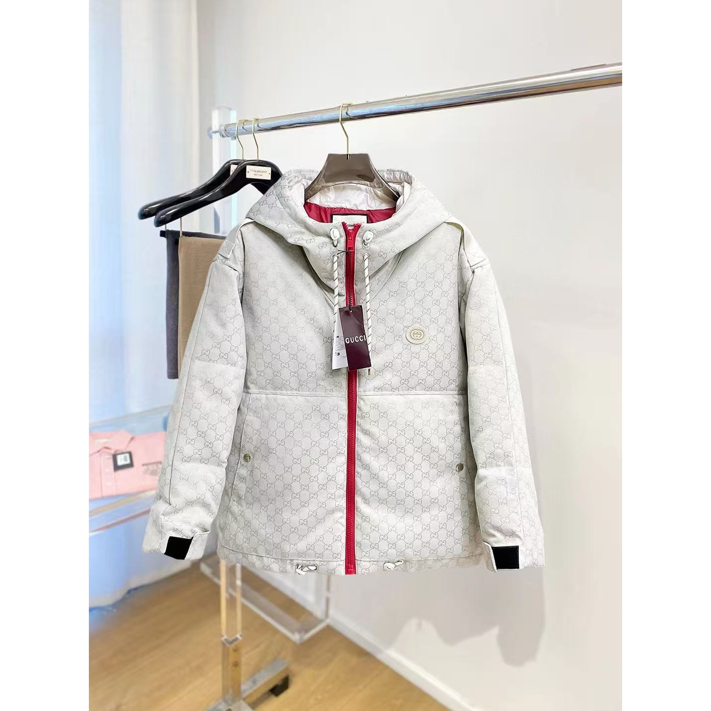 <p>GUCCI 秋冬新款羽绒服(白)</p>