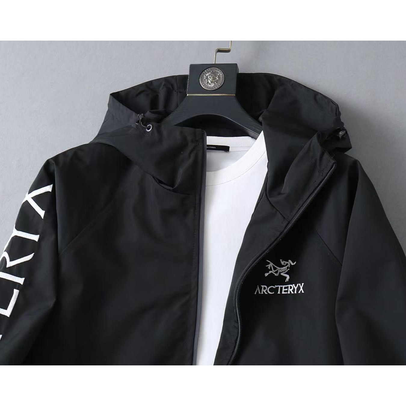 <p>Arc'teryx 男士夹克外套(黑)</p>