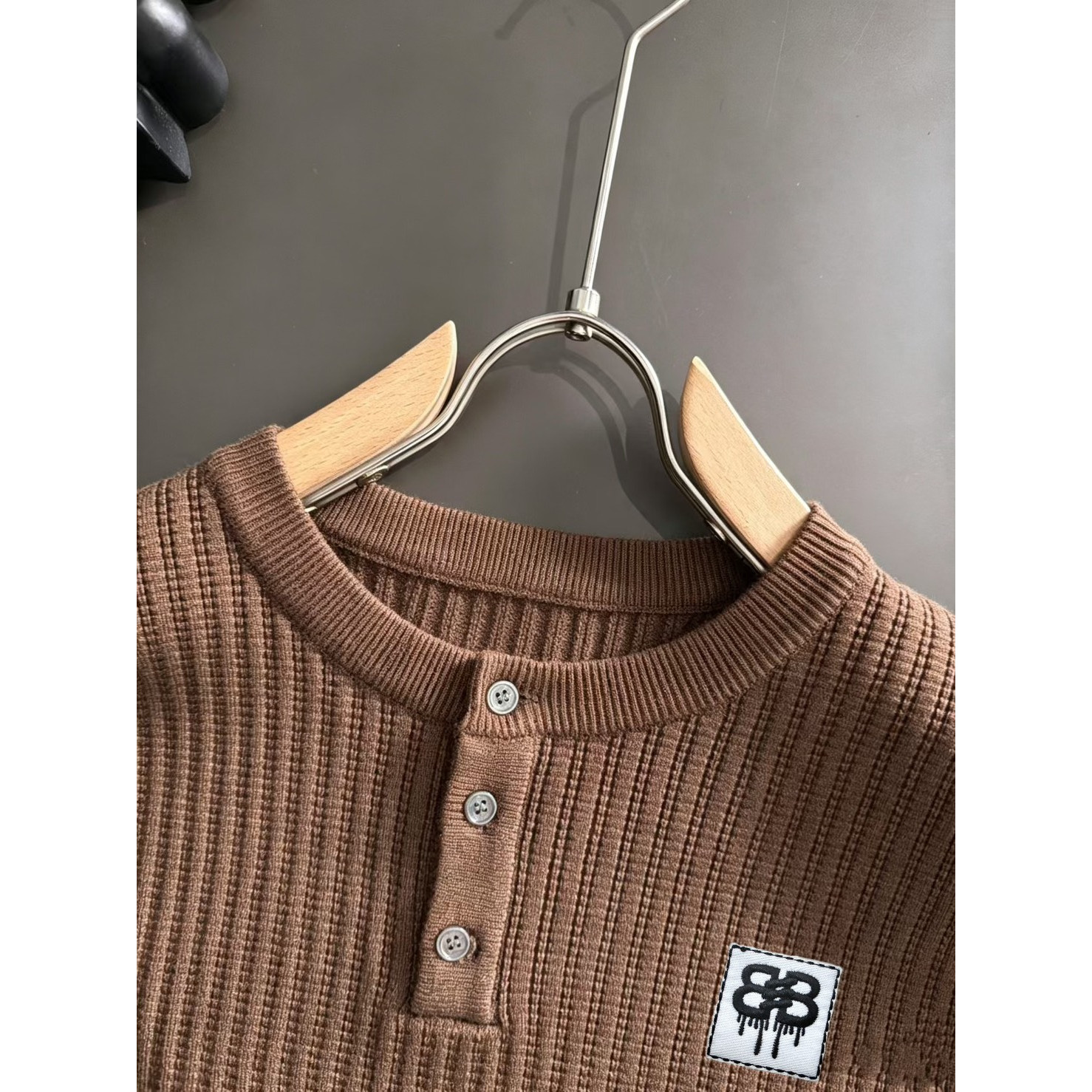 <p>Balenciaga&nbsp;高品质男士毛衣(棕)</p>