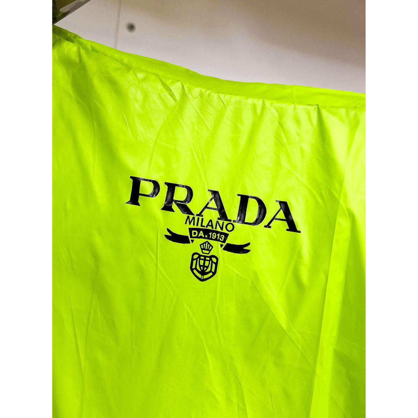 <p>PRADA 秋冬新款羽绒服(黑)</p>