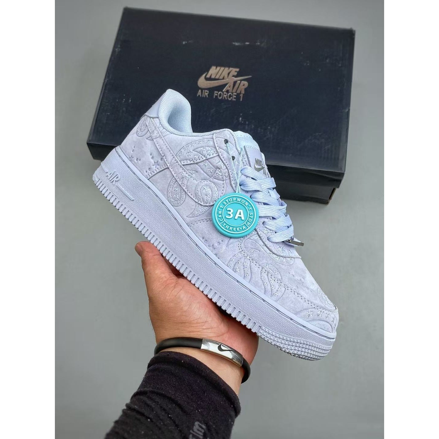 <p>NIKE AIR FORCE 1 '07 LV8 (白)</p>