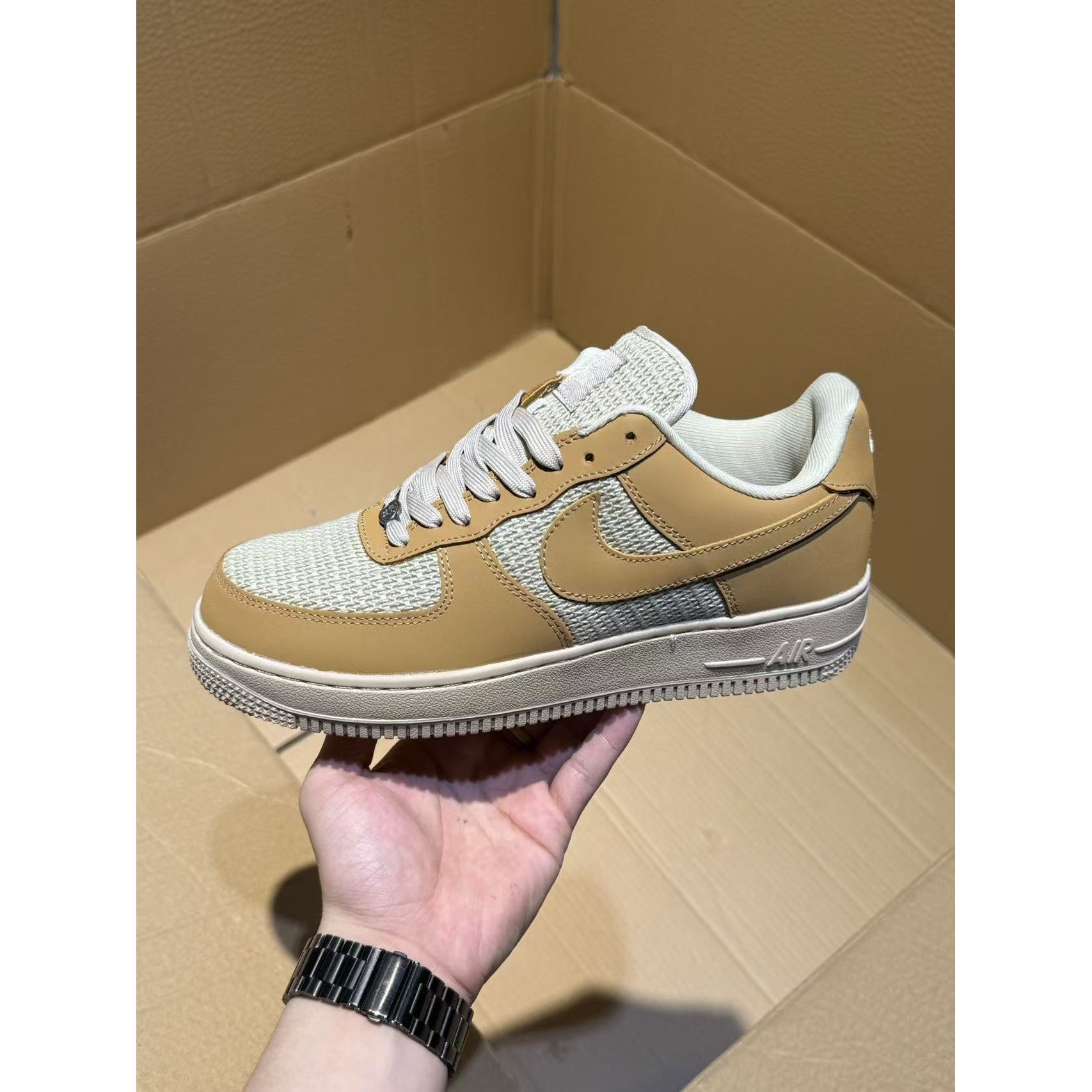 <p>Nike Air Force1 07 low &nbsp;定制空军一号(卡其)</p>