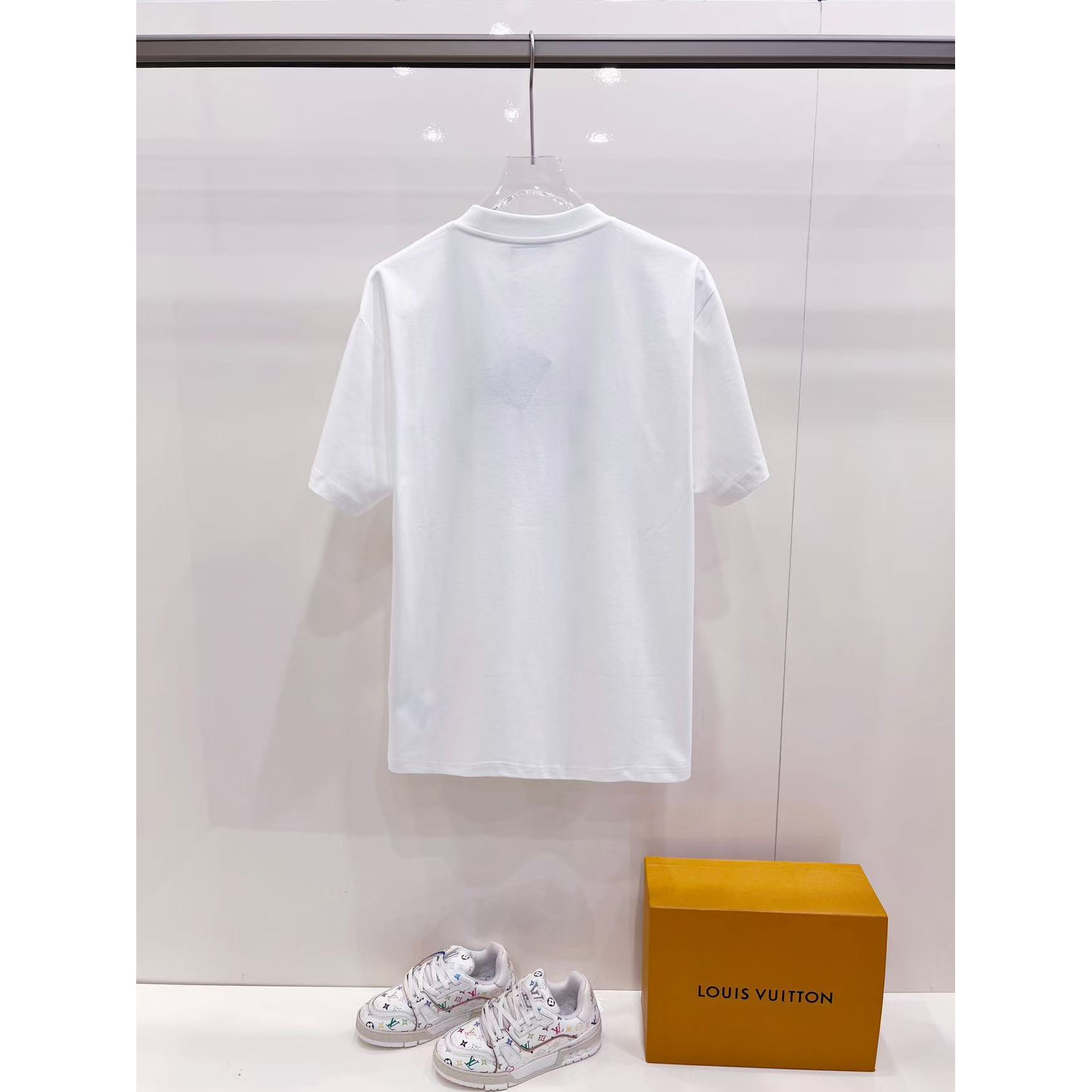 <p>Prada 经典三角标短袖(白)</p>