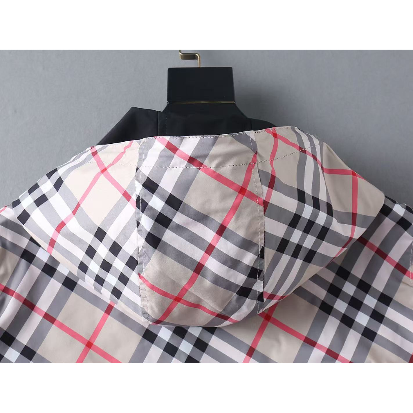 <p>BURBERRY&nbsp;男士夹克外套(800817)</p>