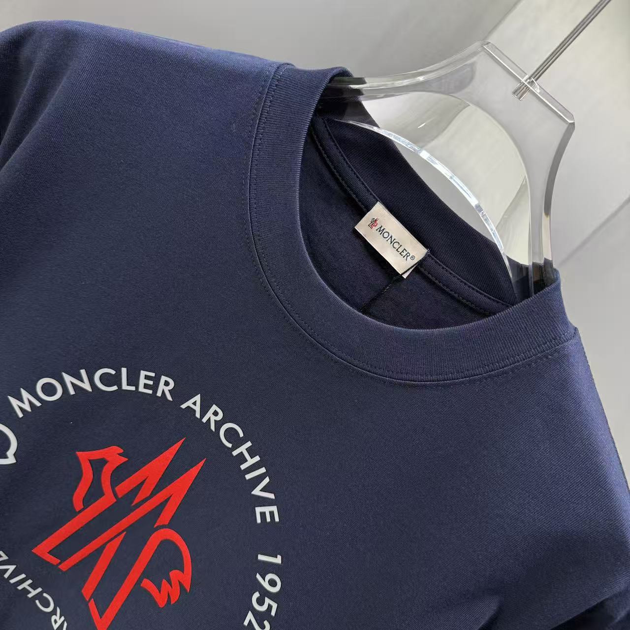 <p>Moncler 短袖T恤(深藍)</p>