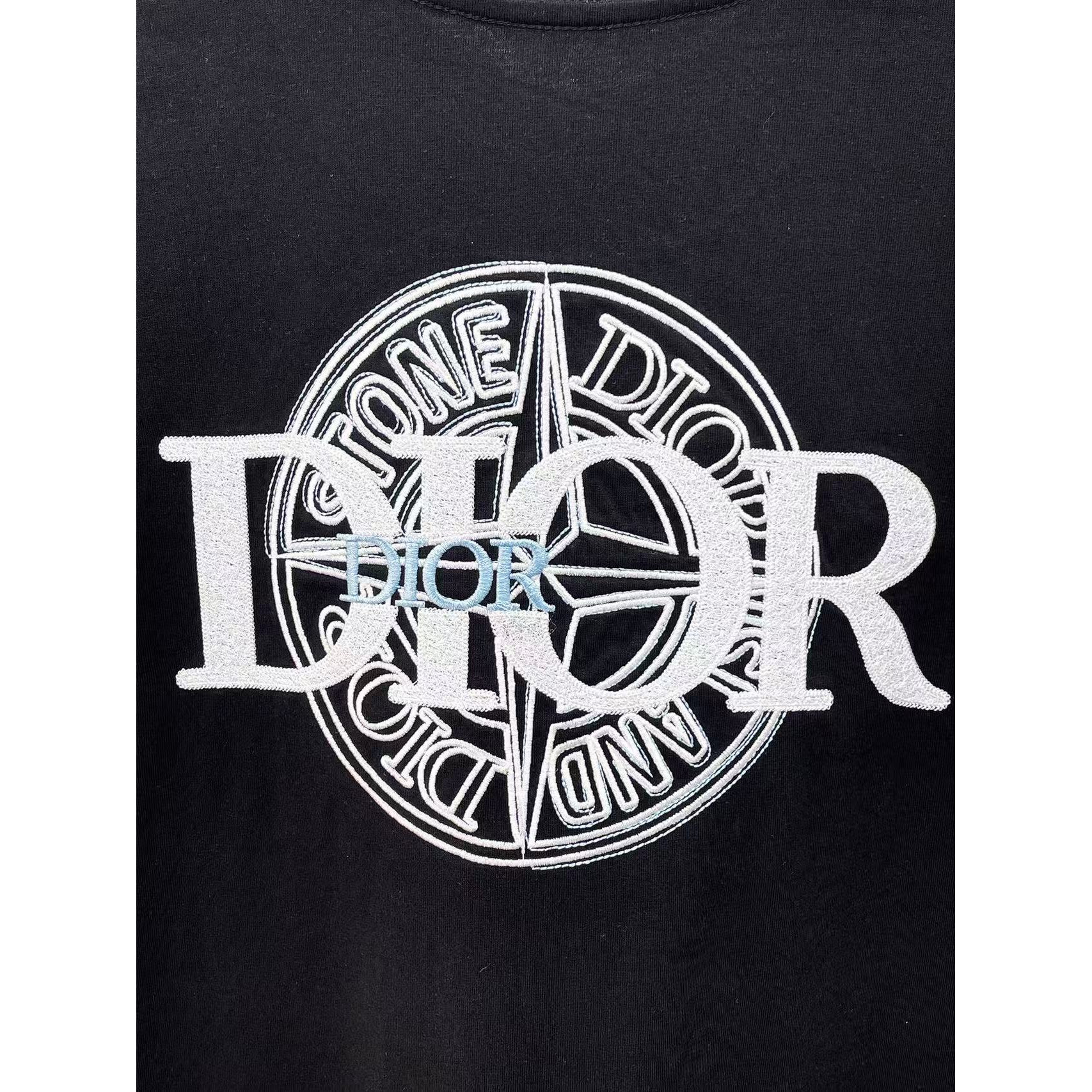 <p>DIOR&nbsp;专柜新款短袖T恤(黑)</p>