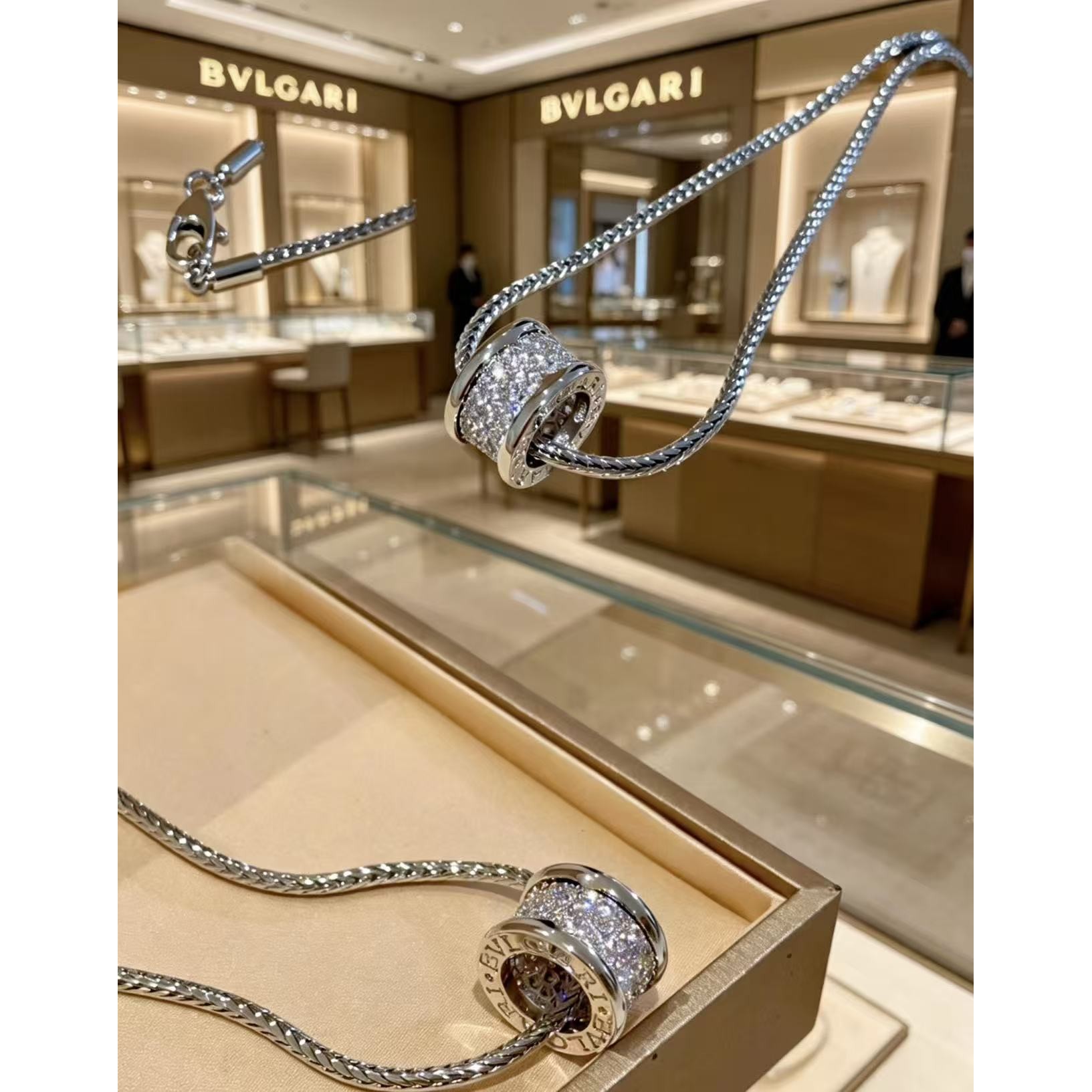 <p>BVLGARI&nbsp;项链</p>