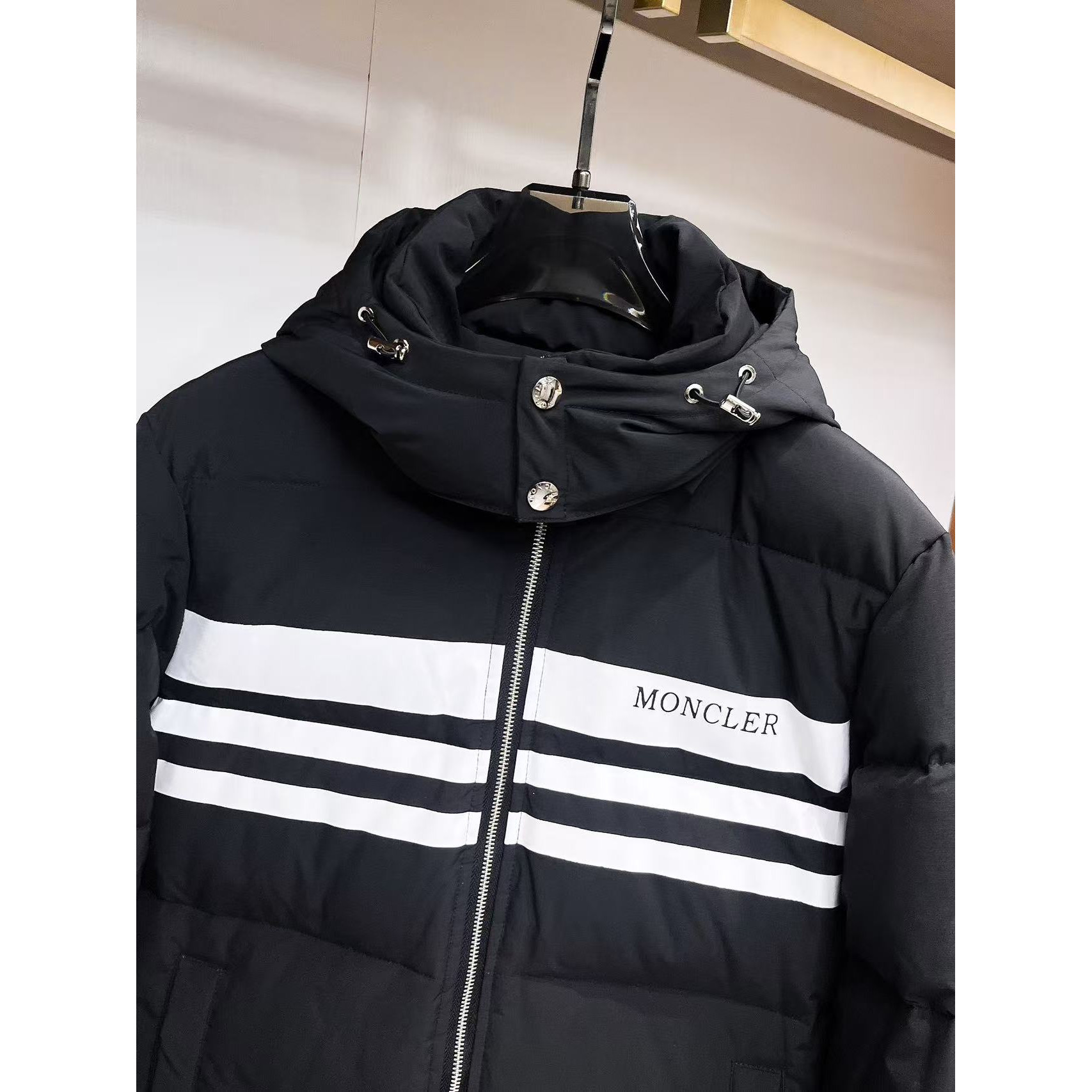 <p>MONCLER 秋冬新款羽绒服(黑)</p>