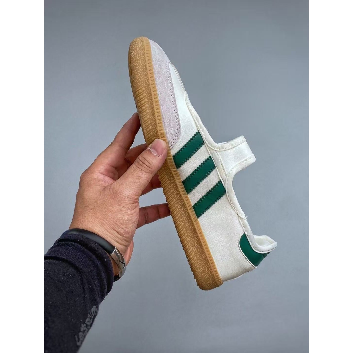 <p>Adidas&nbsp; 懒人一脚蹬运动鞋 (白綠)</p>
