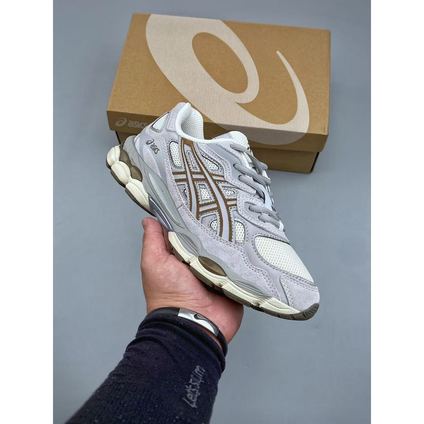 <p>Asics Gel-NYC 透气跑鞋</p>