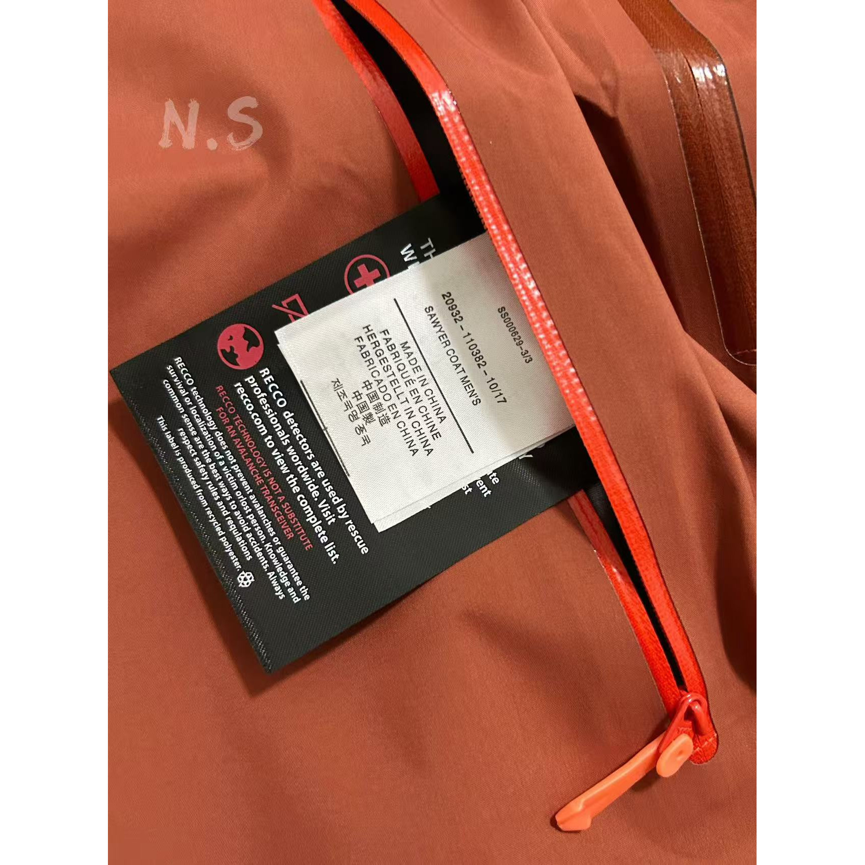 <p>Arc'teryx Beta系列 SL GORE-TEX 硬壳刺绣连帽防水防风透气冲锋衣 (红衫色)</p>