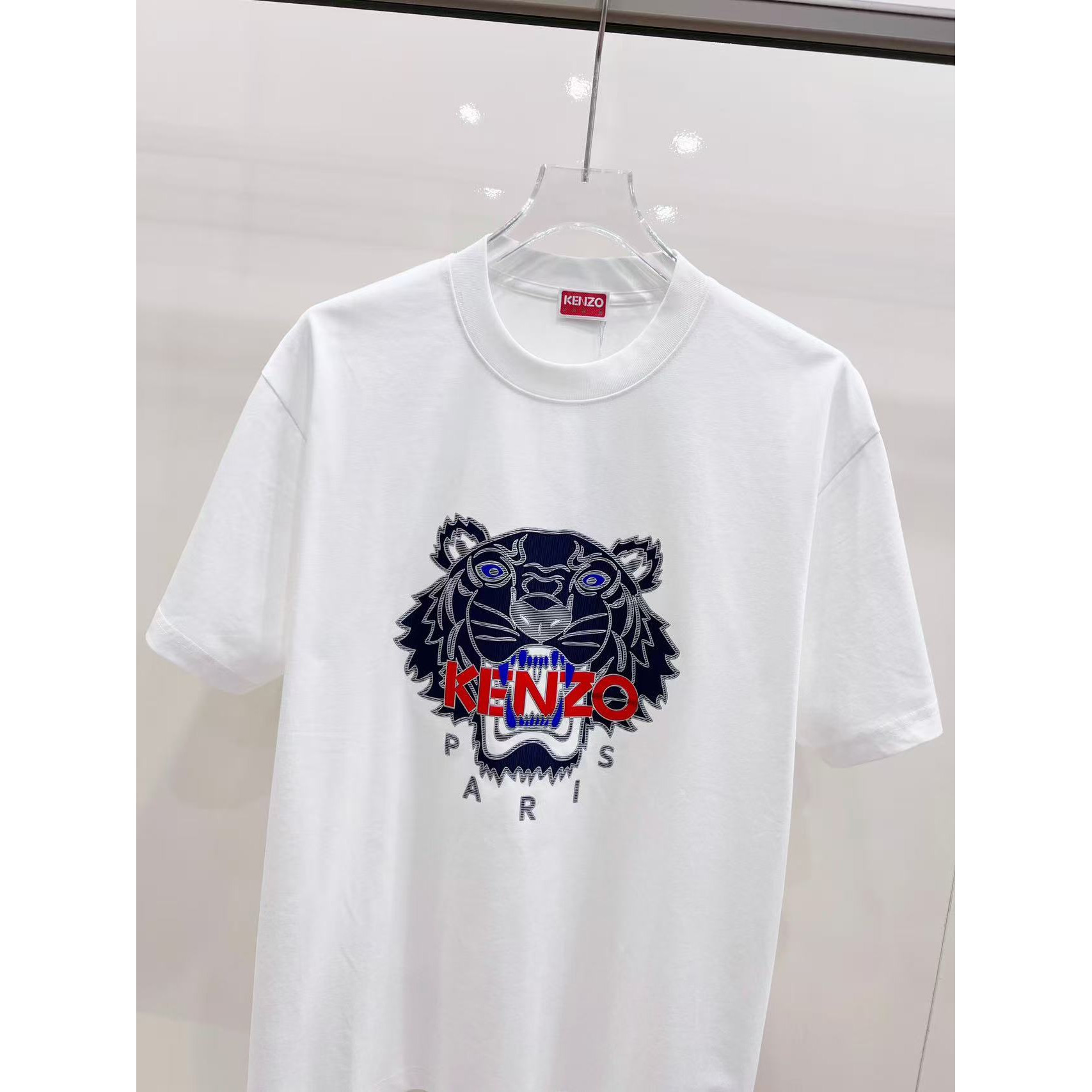 <p>KENZO&nbsp;短袖圆领T恤(白)</p>