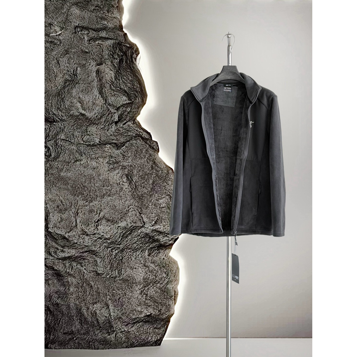 <p>Arc'teryx 手抓绒款外套(灰)</p>