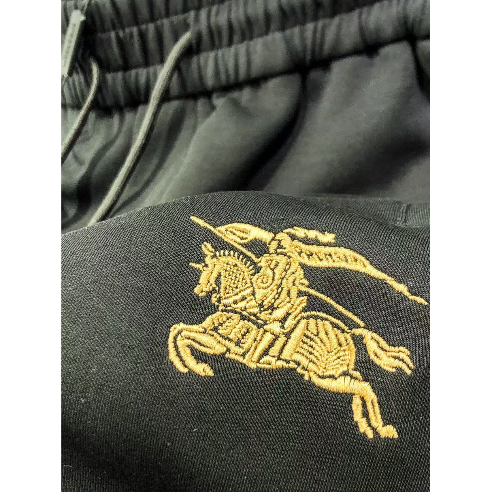 <p>BURBERRY&nbsp;高品质时尚休闲裤(782957)</p>