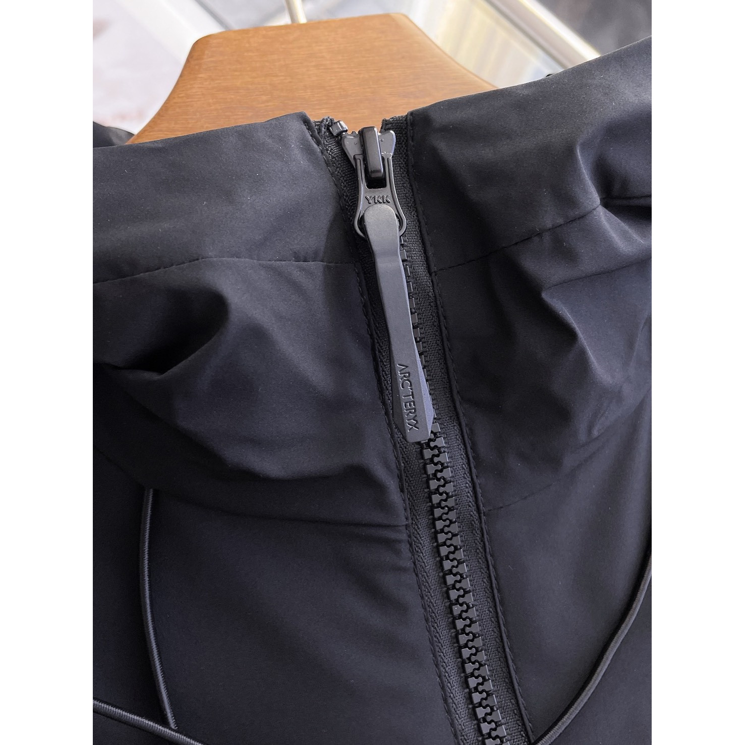 <p>Arc'teryx 男士夹克外套(黑)</p>