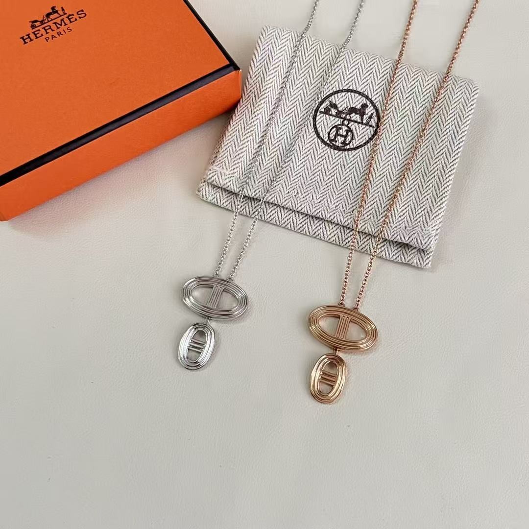 <p>HERM&Egrave;S 猪鼻子项链&nbsp;</p>