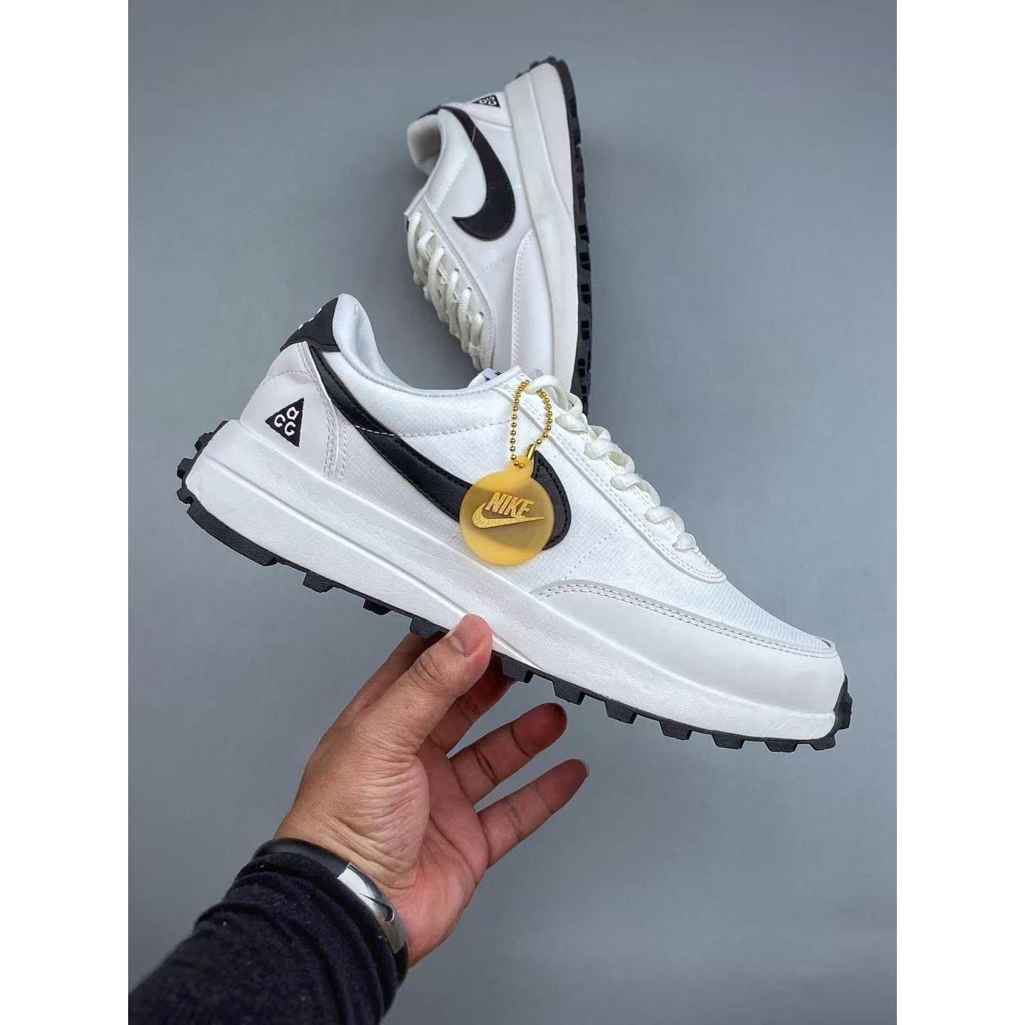 <p>Nike ACG LDV&nbsp; 越野跑鞋</p>