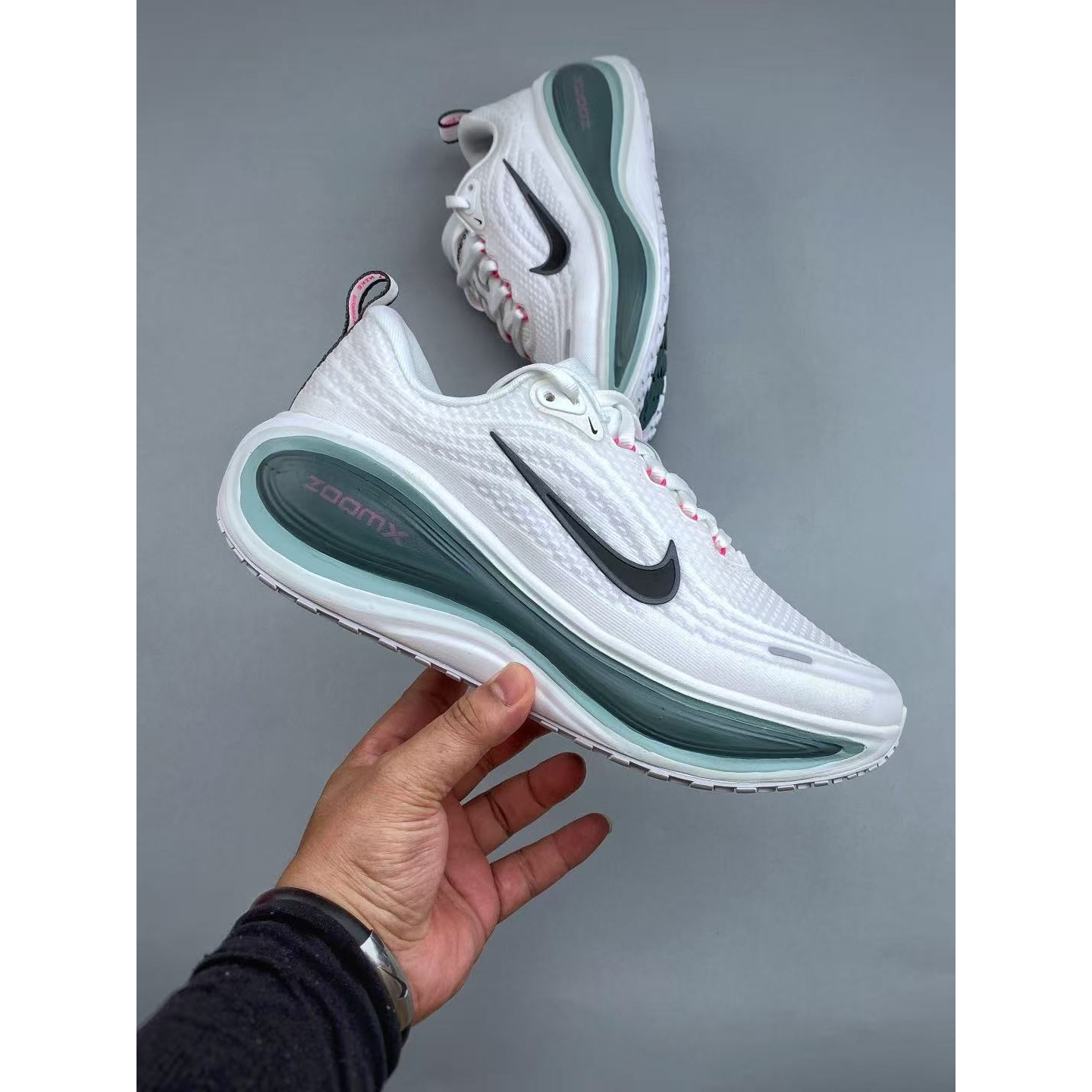 <p>NIKE VOMERO PLUS RUN 休闲跑步鞋</p>