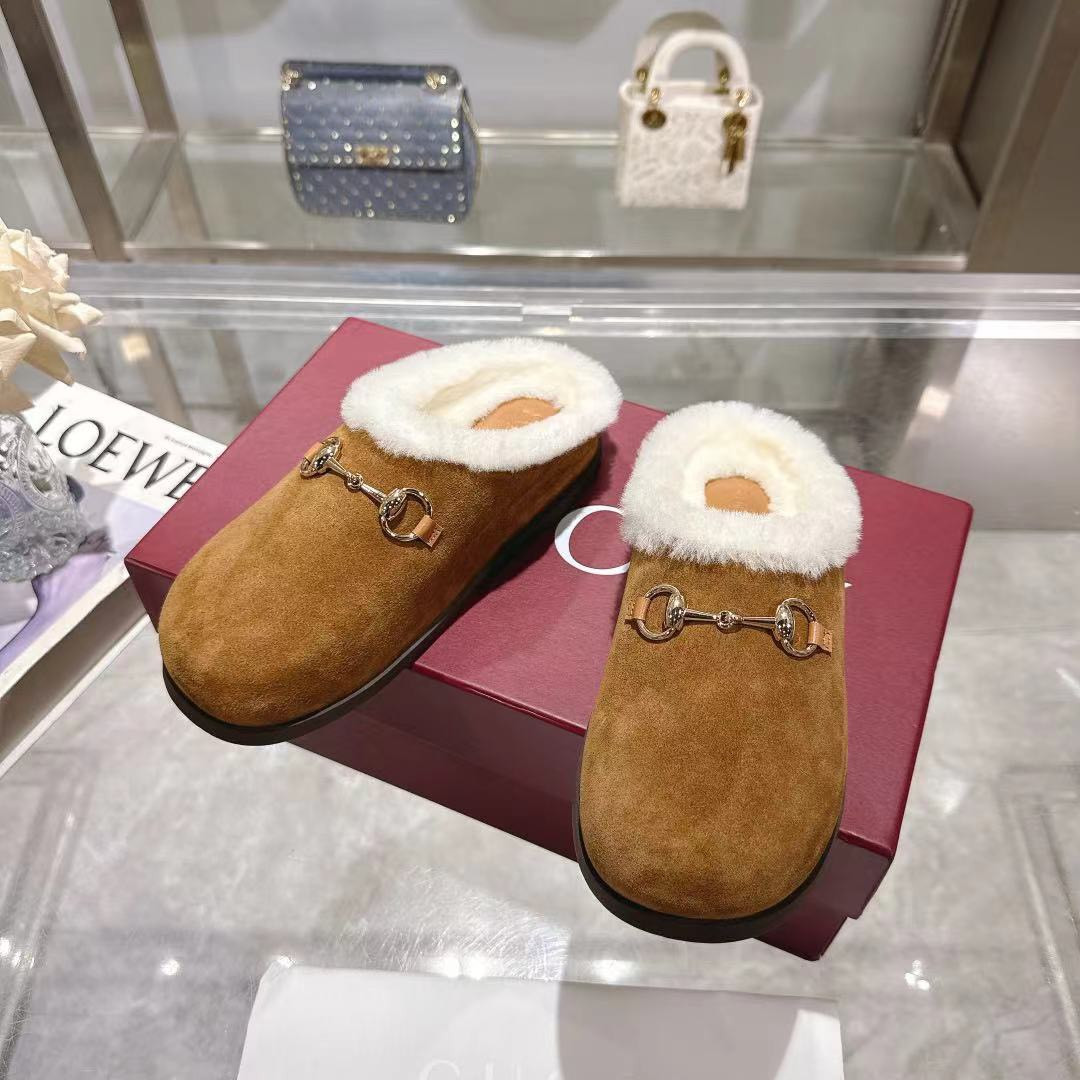 <p>GUCCI 穆勒羊毛拖鞋</p>