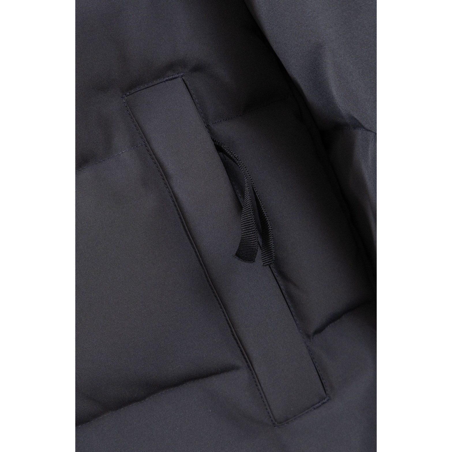 <p>Canada Goose 17款 Macmillan Parka 麦克米伦 系列男士派克羽绒服(石墨灰)</p>