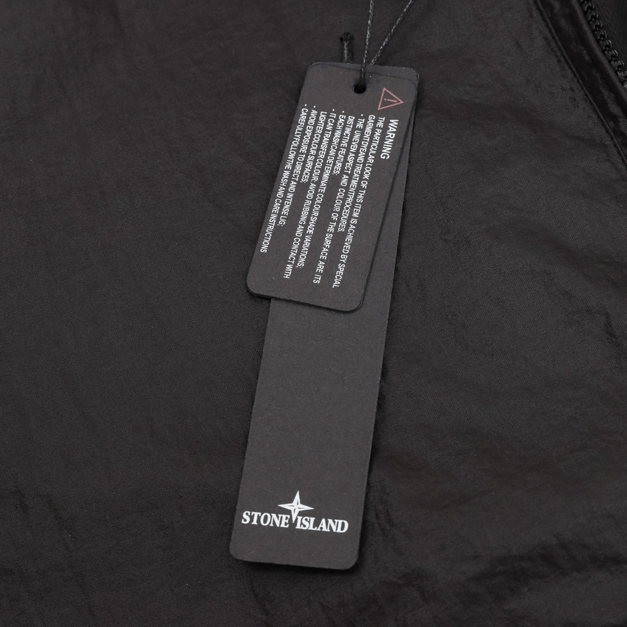 <p>Stone Island 防风防水户外风衣外套(黑)</p>