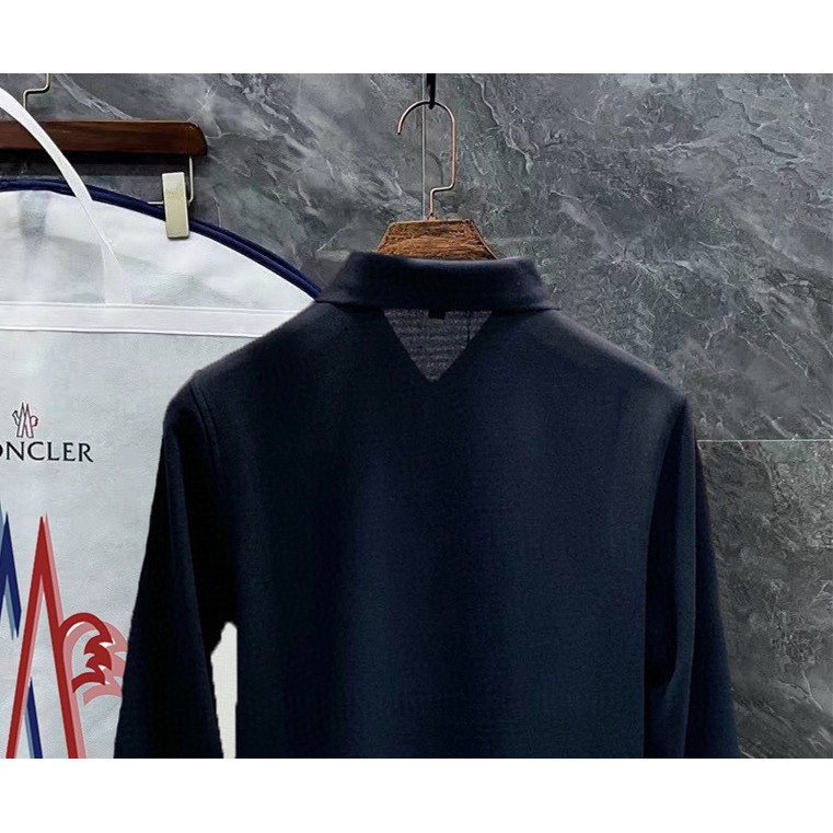 <p>MONCLER 立体徽标翻领长袖Polo衫(黑)</p>
