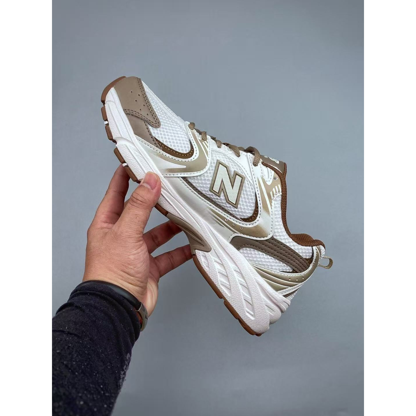 <p>New Balance NB530 复古透气跑步鞋</p>