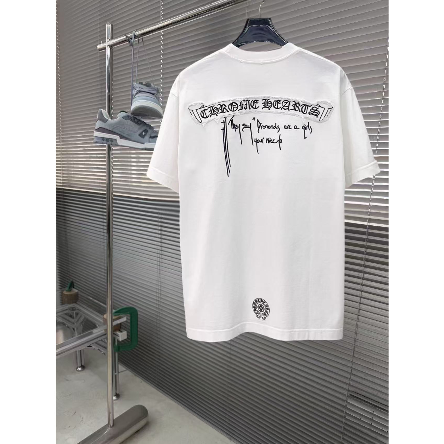 <p>CHROME HEARTS 专柜新款短袖T恤(白)</p>