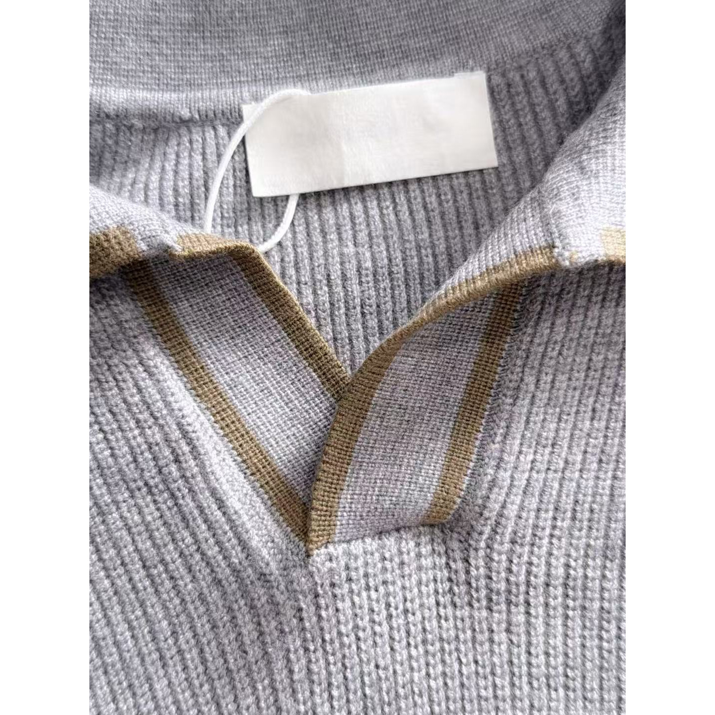 <p>GUCCI&nbsp;秋冬官网最新毛衣(灰)</p>