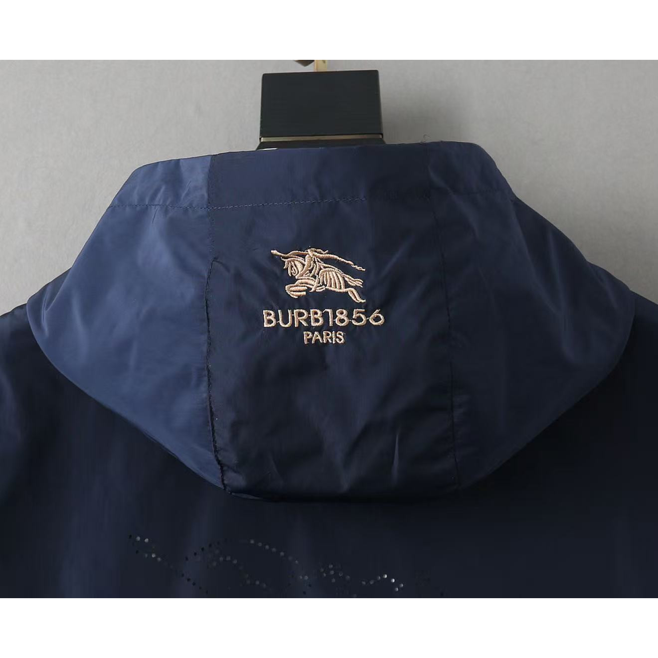 <p>BURBERRY 男士夹克外套(藏青)</p>
