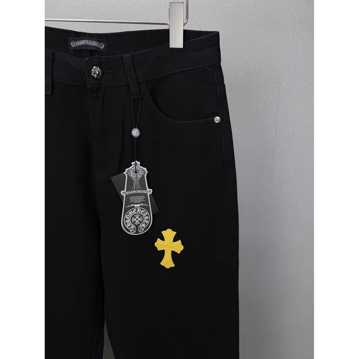 <p>CHROME HEARTS 黃十字架牛仔裤</p>